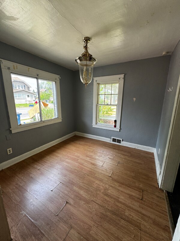 Building Photo - 521 S Detroit Ave