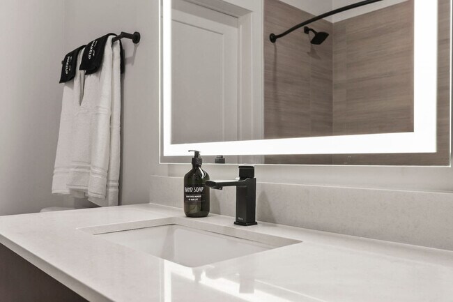 Building Photo - 1116 Gramercy Ln