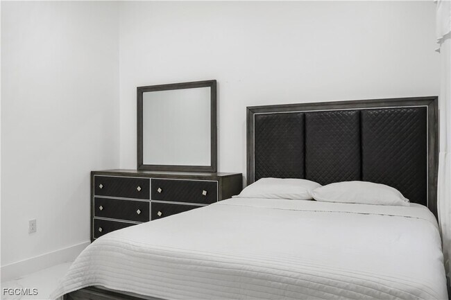 Building Photo - 331 NE 7th St