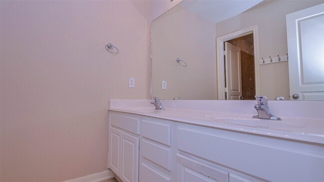 Building Photo - 17915 Harbour Bridge Point Dr