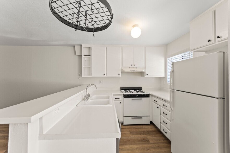 Building Photo - 18530 Hatteras St