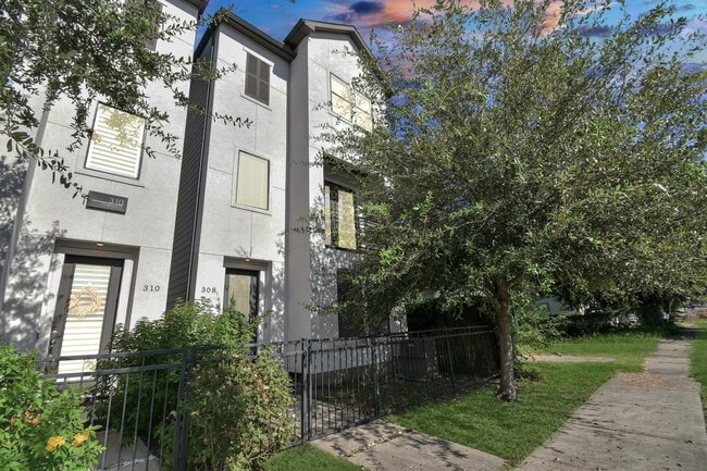 Building Photo - 308 Palmer St
