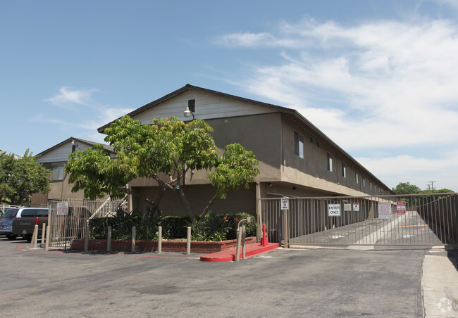 Primary Photo - City Gardens Apartments