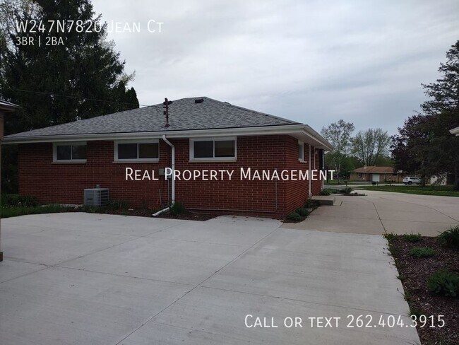 Building Photo - W247N7820 Jean Ct