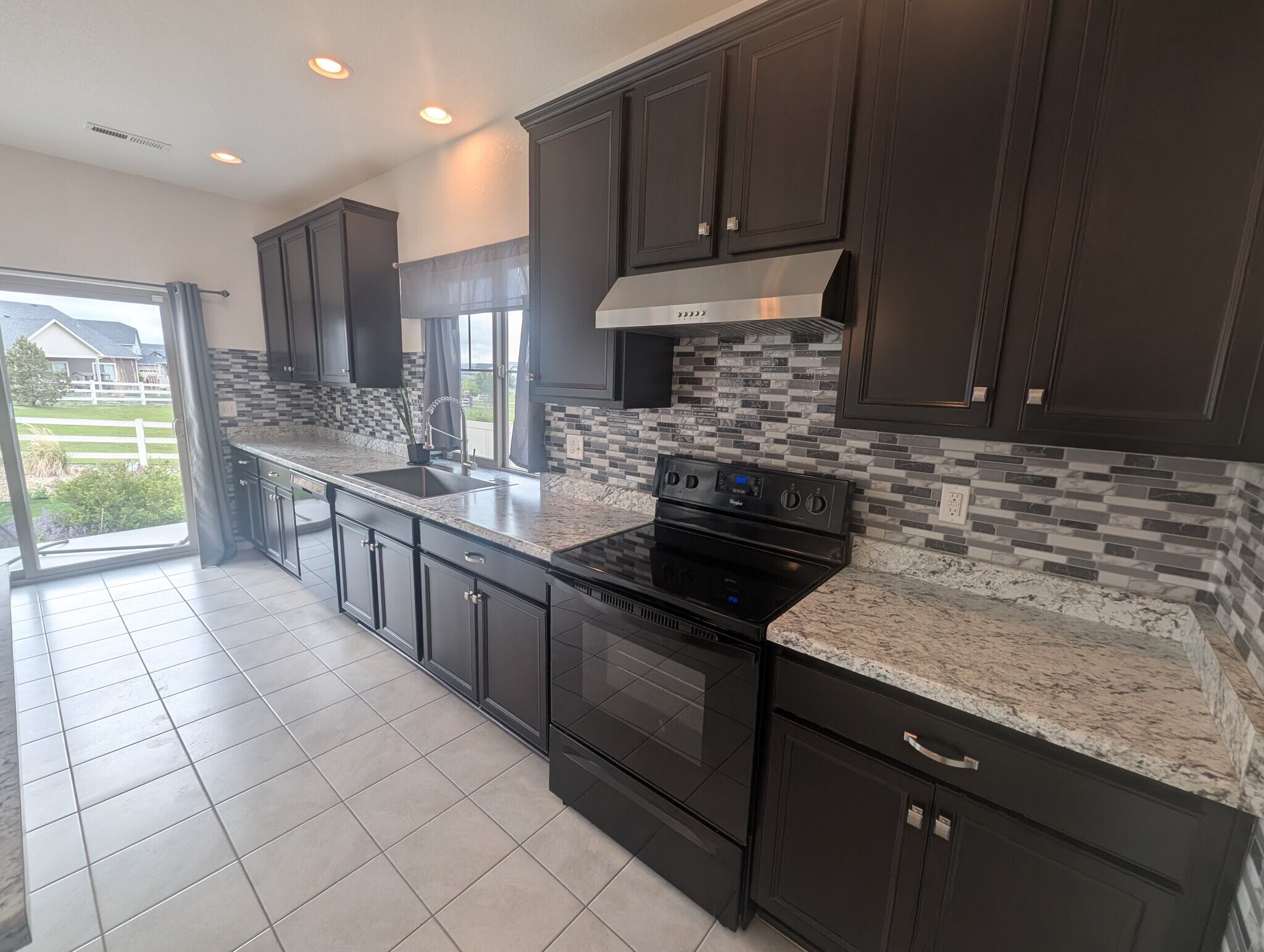 Building Photo - 5325 Ventura St