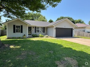 Building Photo - 3 Bedroom | 2 Bathroom | 2 Car garage | La...
