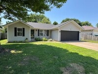 Building Photo - 3 Bedroom | 2 Bathroom | 2 Car garage | La...