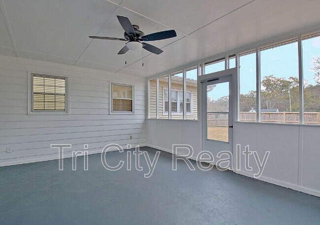 Building Photo - 115 Church Aly