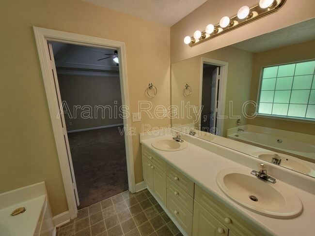 Building Photo - 735 Allen's Landing Dr SE