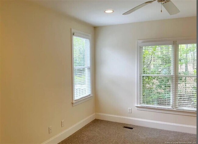Building Photo - 1208 Champions Pointe Dr