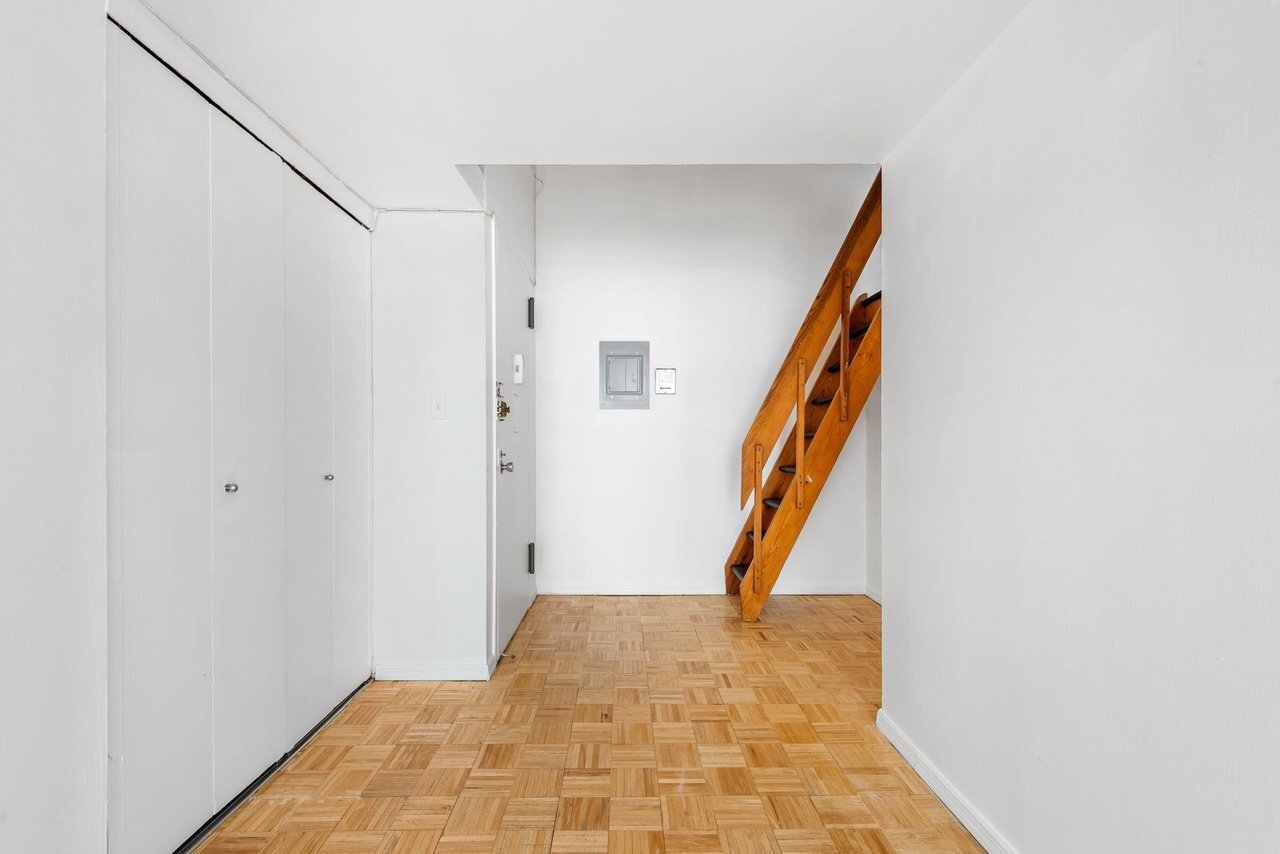 Building Photo - 350 E 62nd St