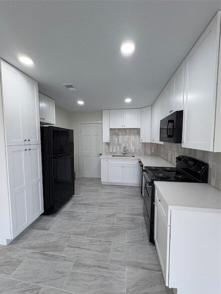 Building Photo - 704 S 10th St