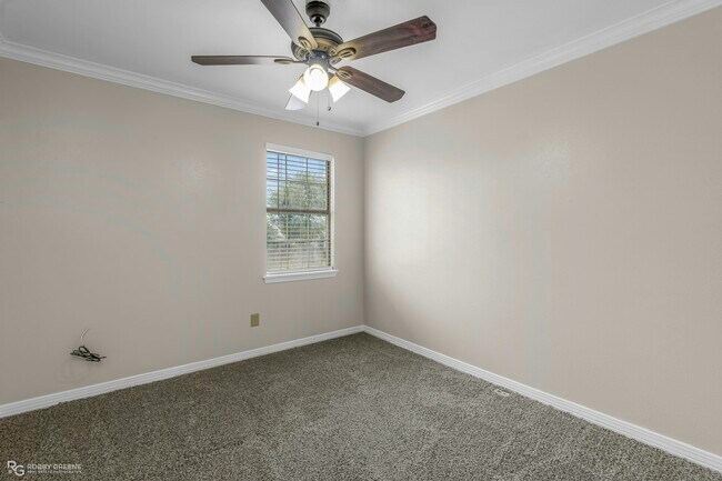 Building Photo - 10133 Saratoga Dr