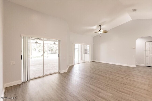 Building Photo - 2615 6th St W