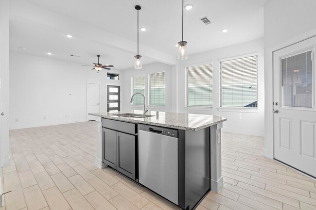 Building Photo - 7810 Starfish Arbor Dr