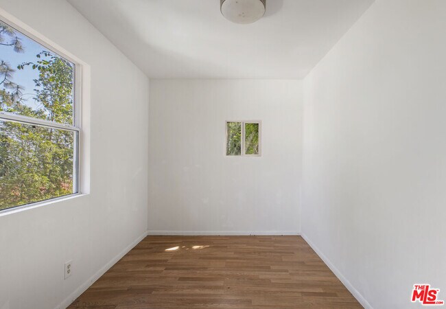 Building Photo - 631 Cross Ave