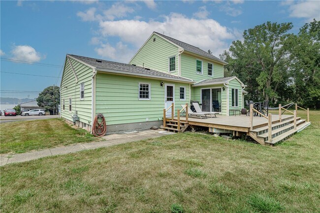 Building Photo - 4087 E Lake Rd