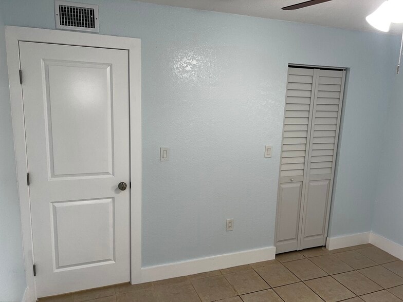 Building Photo - 9300 W Flagler St