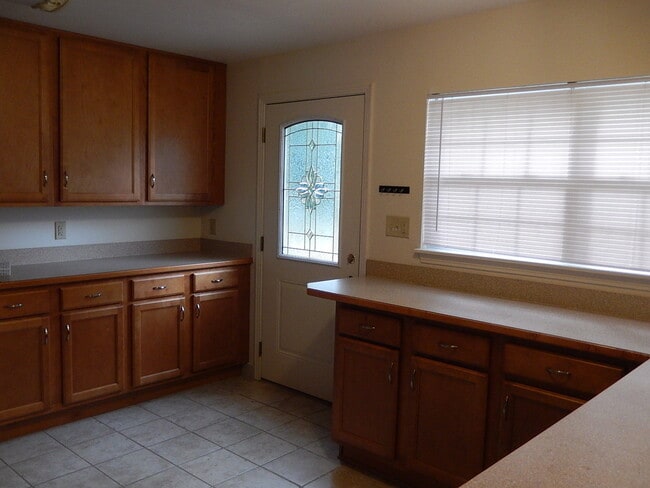 Building Photo - LOVELY 3/2 MIDTOWN House w/ Deck, Wood Flo...