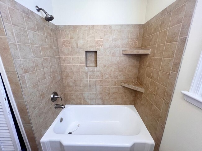 Building Photo - 1104 Little High St