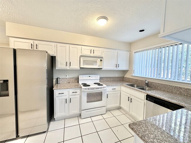 Building Photo - 65 Hickory Oak Dr