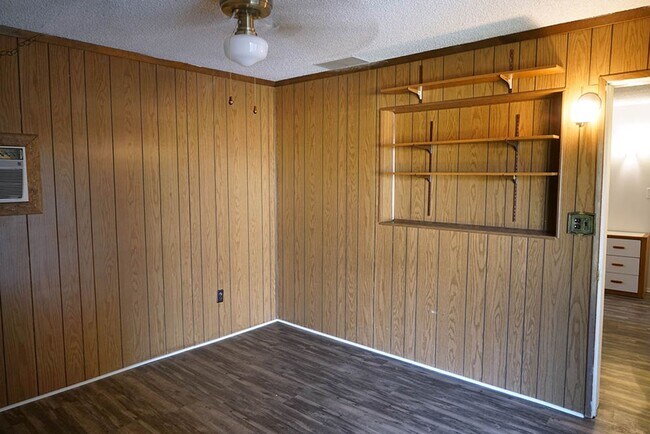 Building Photo - ASU Proximity Meets Comfort in This 4-Bedroom Tempe Home