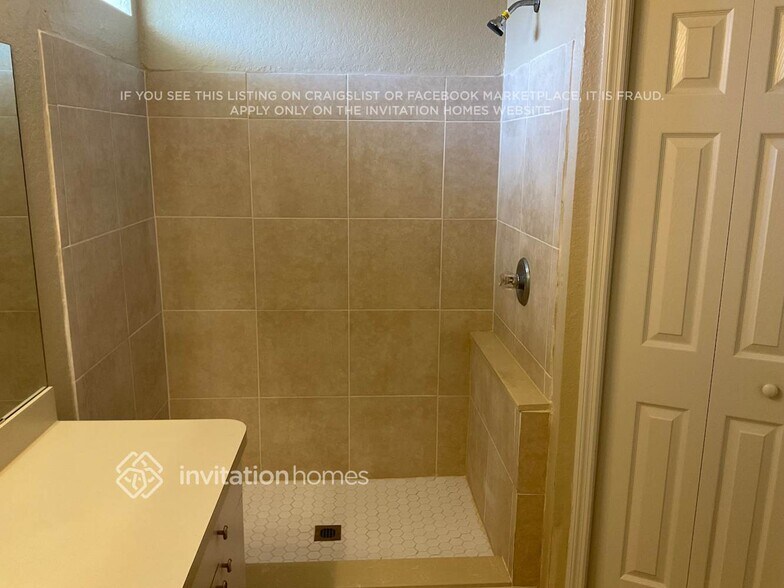 Building Photo - 5262 Miriam Dr