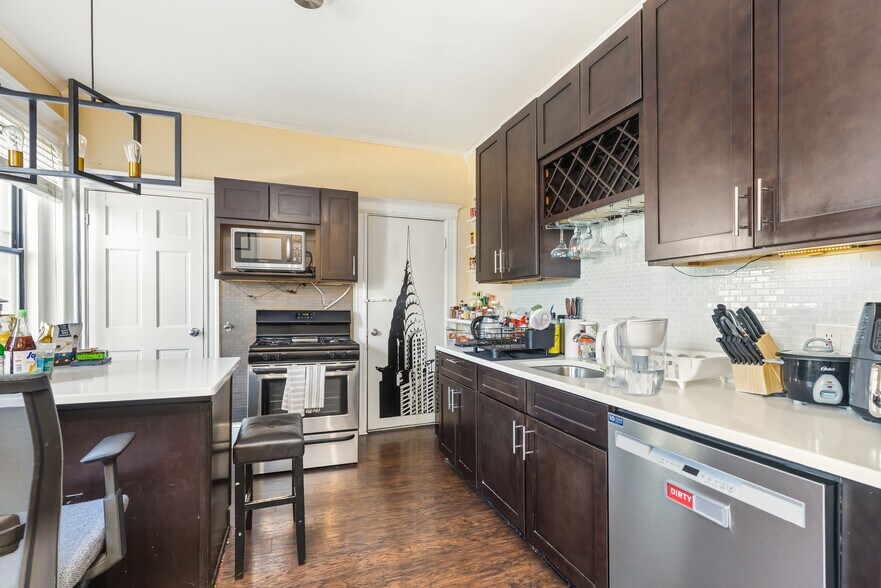 Building Photo - 21 Royal St