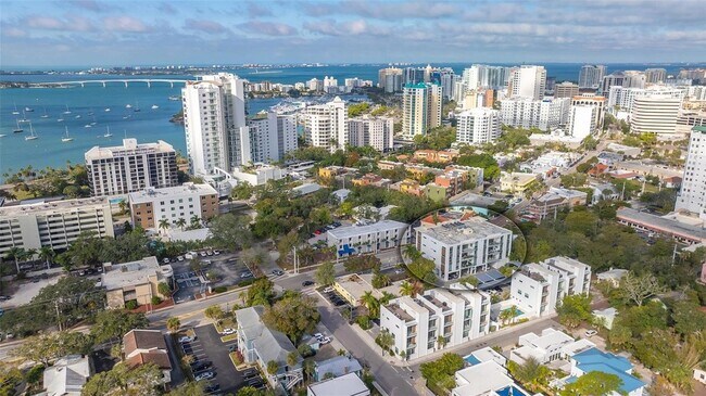 Building Photo - 635 S Orange Ave