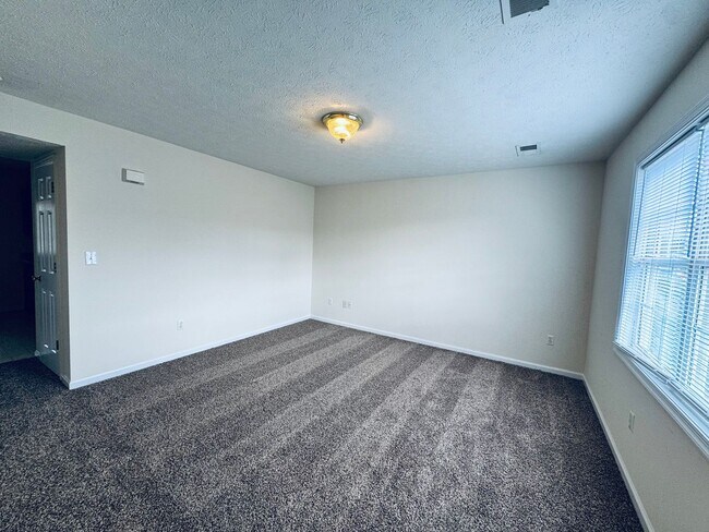 Building Photo - 412 Three Creeks Ct