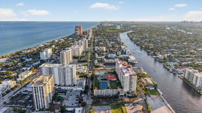 Building Photo - 3020 NE 32nd Ave