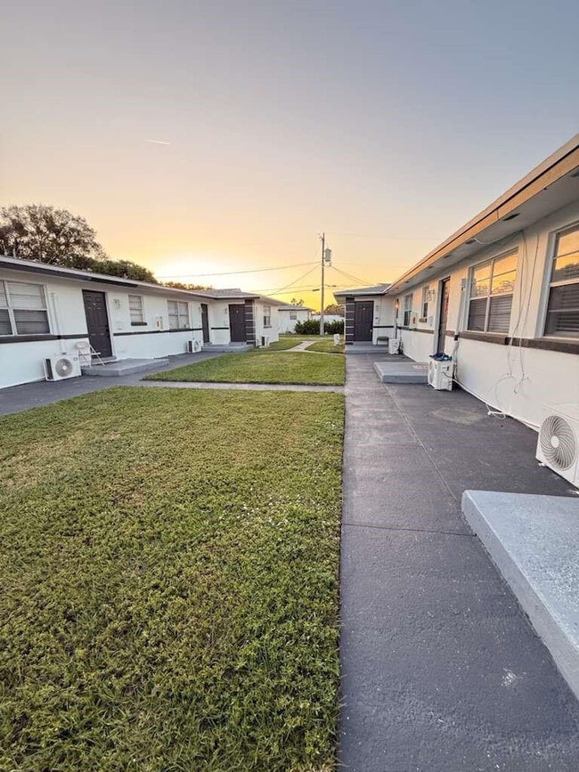 Building Photo - 1886 41st Ave