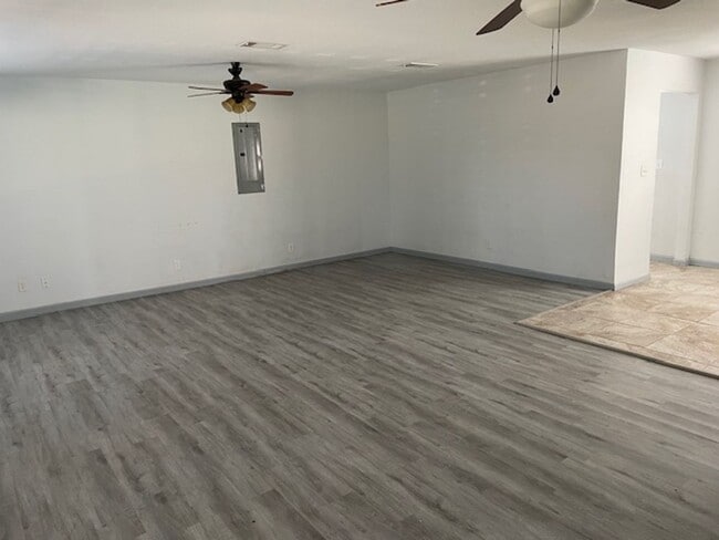 Building Photo - Charming 3,2 Move in Ready - Springtown ISD