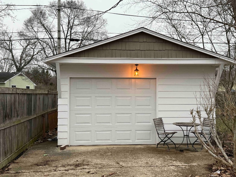 Building Photo - 320 Rosslyn Ave