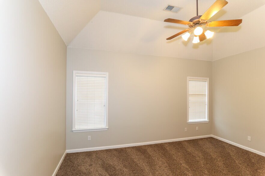 Building Photo - 9921 Greenalder Cove N