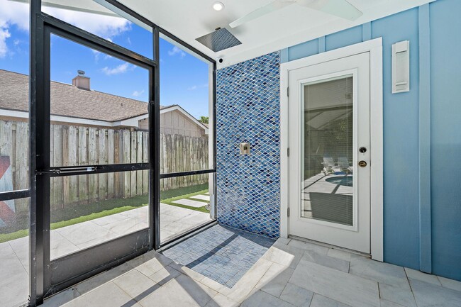Building Photo - 905 Sandy Oaks Dr