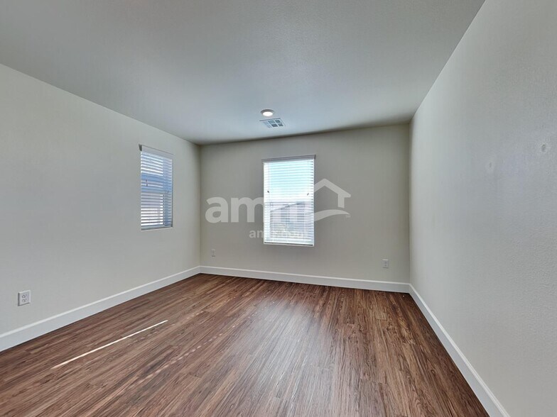 Building Photo - 1501 Garden Swing Ave