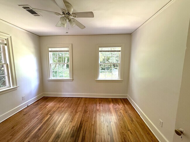 Building Photo - 807 E Edgemont Ave