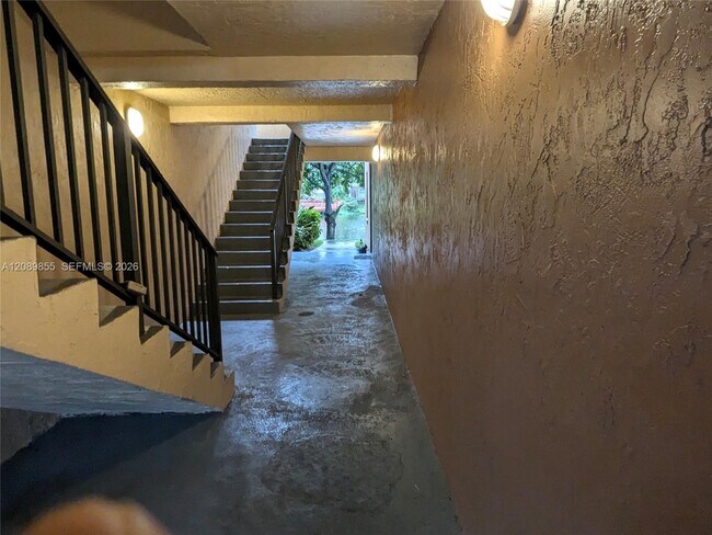Building Photo - 9999 Summerbreeze Dr