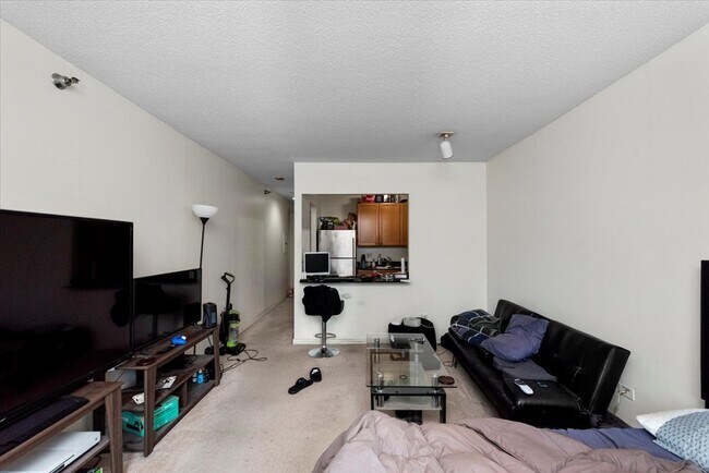 Building Photo - 400 N La Salle Dr