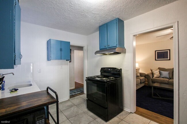 Building Photo - 2 br, 1 bath Duplex - 1319 East 53rd Street