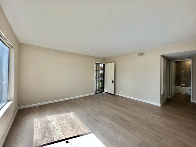 Building Photo - Newly Remodeled 2 Bedroom 2 Bath Near UTC ...