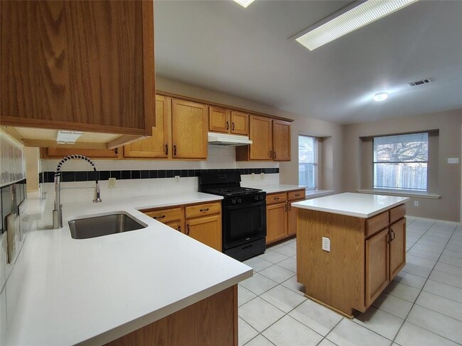 Building Photo - 2504 Hutton Ln