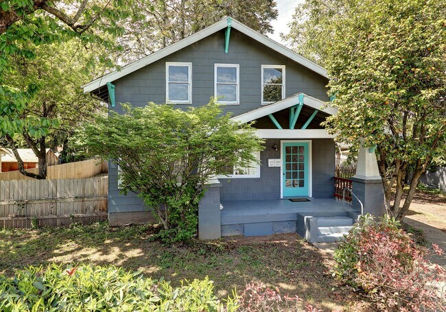 Building Photo - 6015-6017 SE 99th Ave