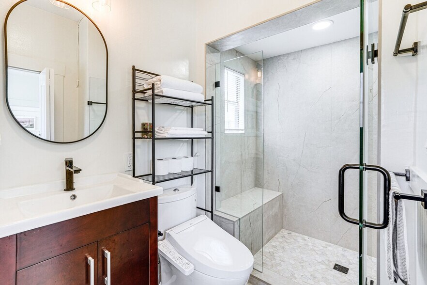 Building Photo - 1334 8th St