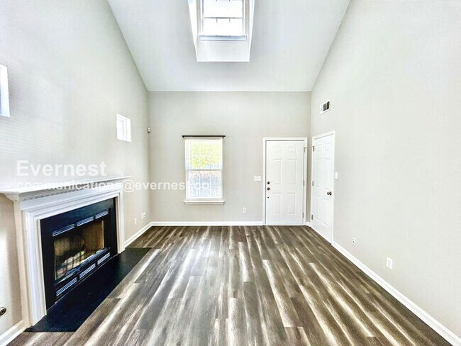 Building Photo - 3-Bedroom Home with Garage / Pet-Friendly ...