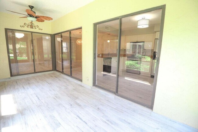 Building Photo - 3960 SW Greenwood Way