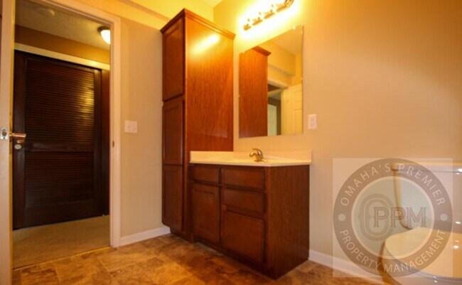 Building Photo - Beautiful 5Bd/3Ba House! | Papillion, Ne!
