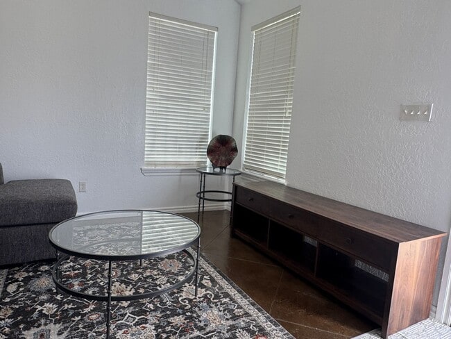 Building Photo - 2505 SW A Ave