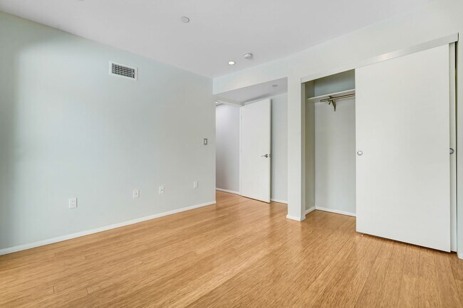 Building Photo - Your Perfect 3/2.5 Los Angeles Home Available Now!